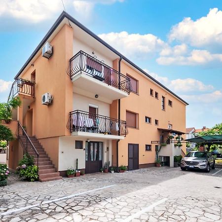 Banko Apartments Ровин Екстериор снимка
