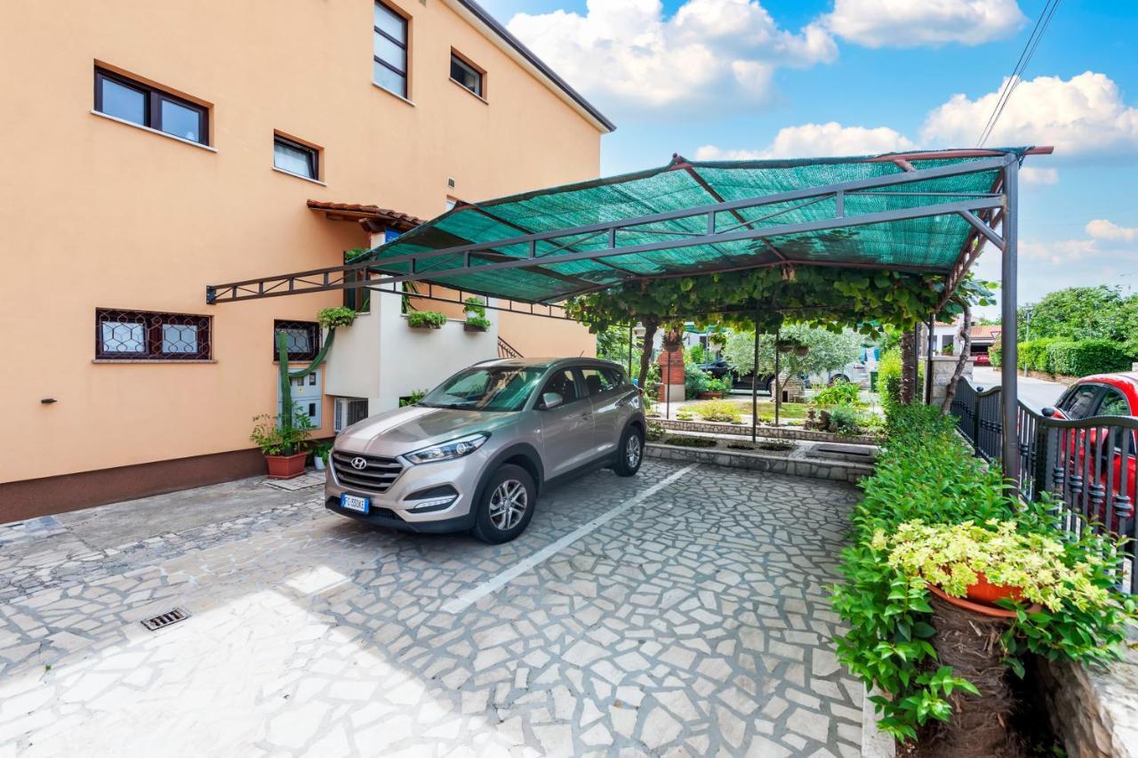 Banko Apartments Ровин Екстериор снимка