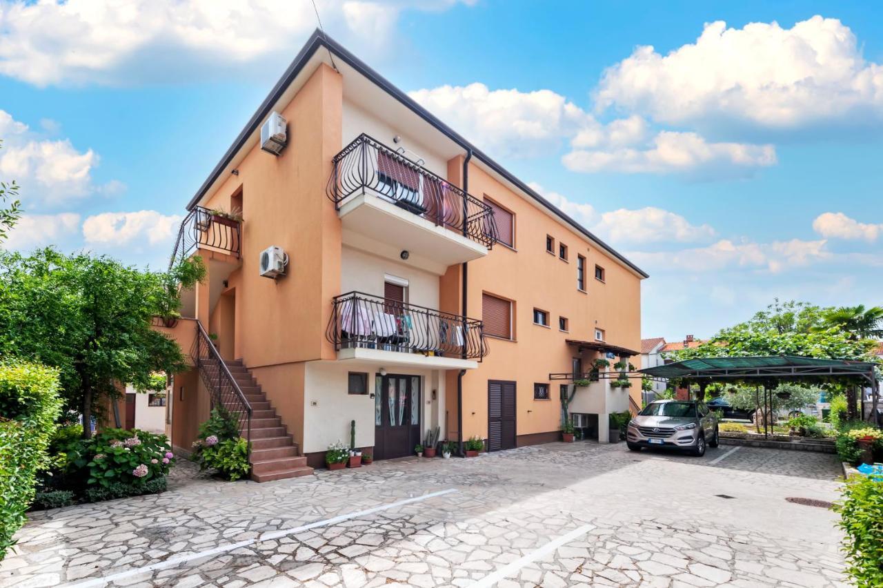 Banko Apartments Ровин Екстериор снимка