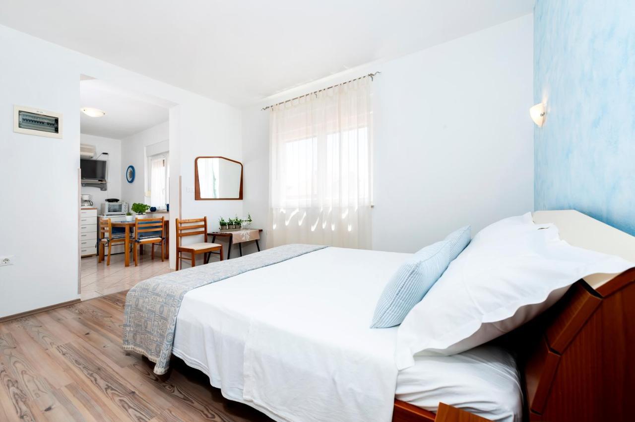 Banko Apartments Ровин Екстериор снимка