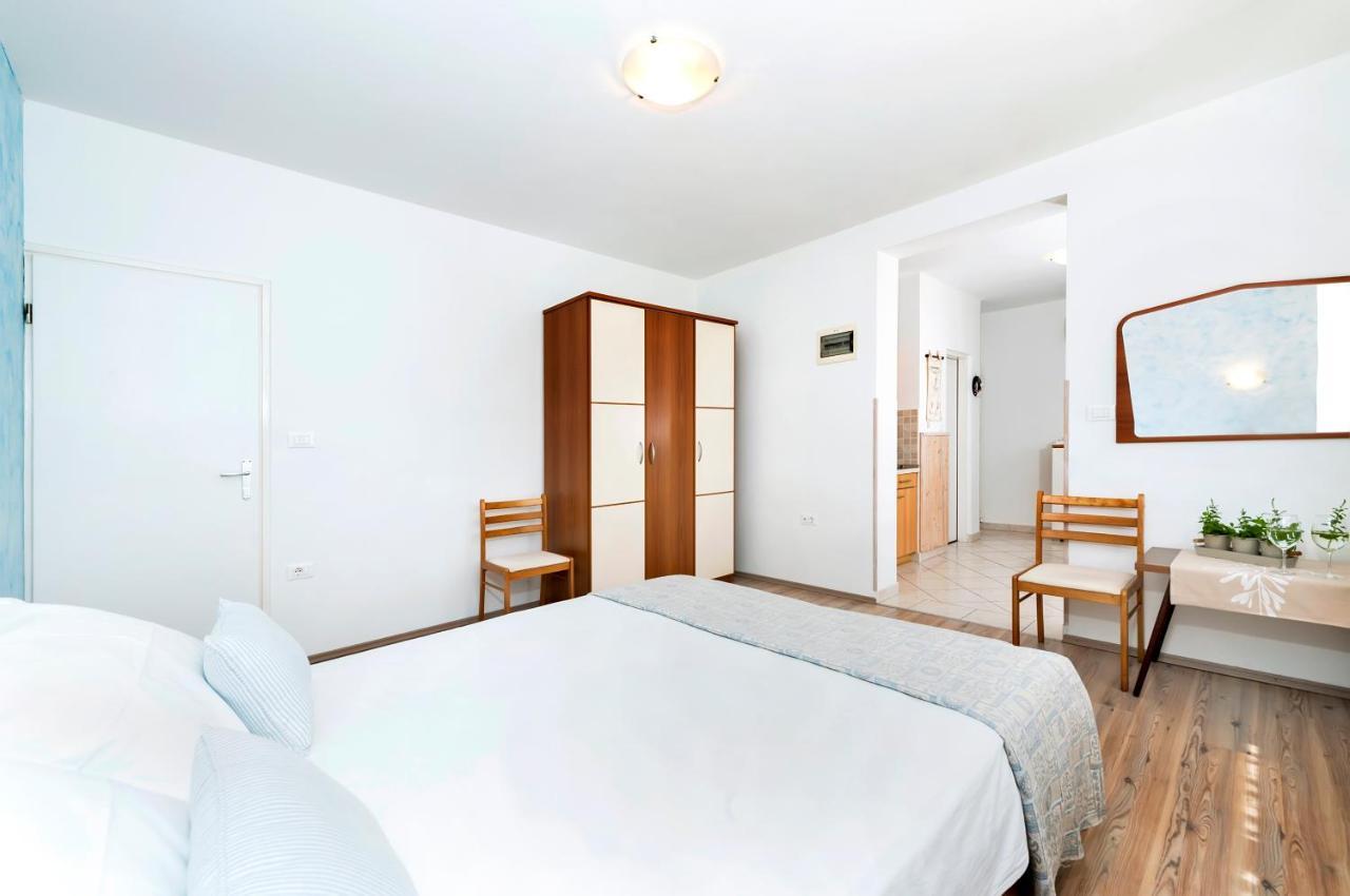Banko Apartments Ровин Екстериор снимка