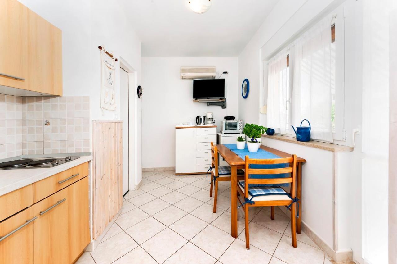 Banko Apartments Ровин Екстериор снимка