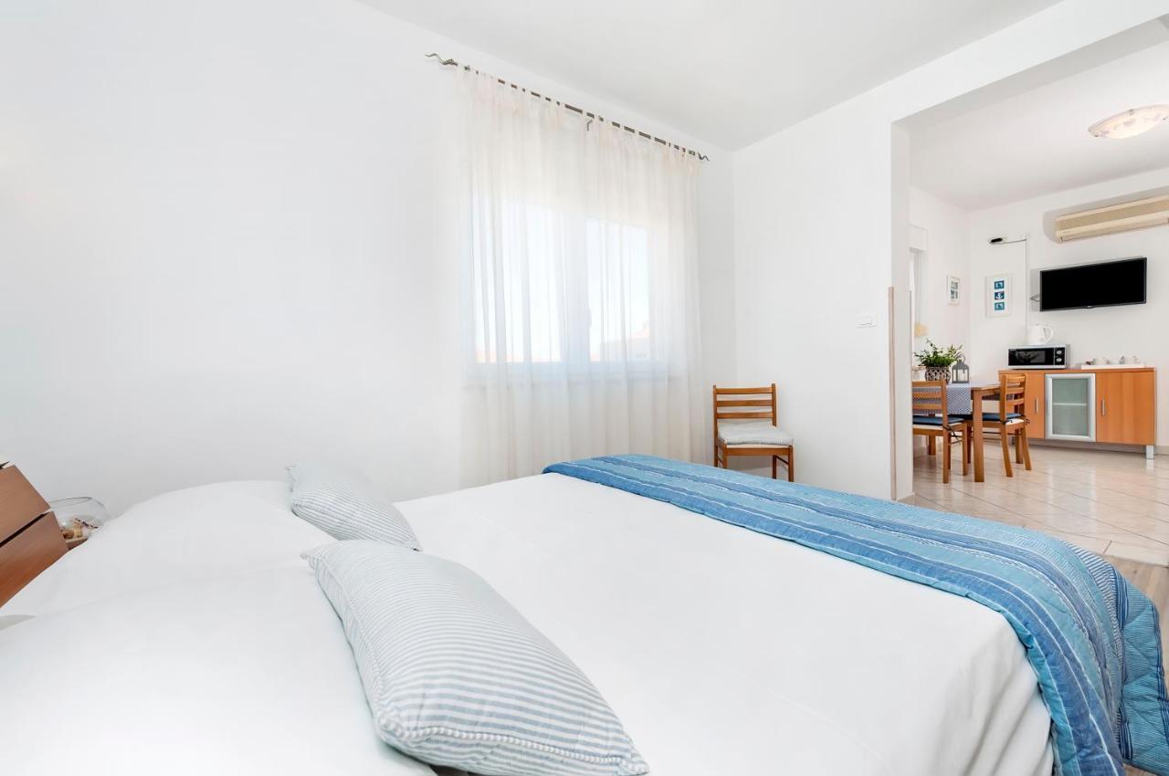 Banko Apartments Ровин Екстериор снимка