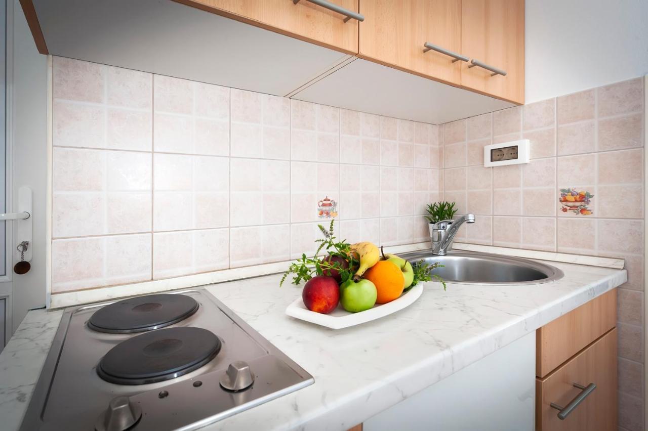 Banko Apartments Ровин Екстериор снимка