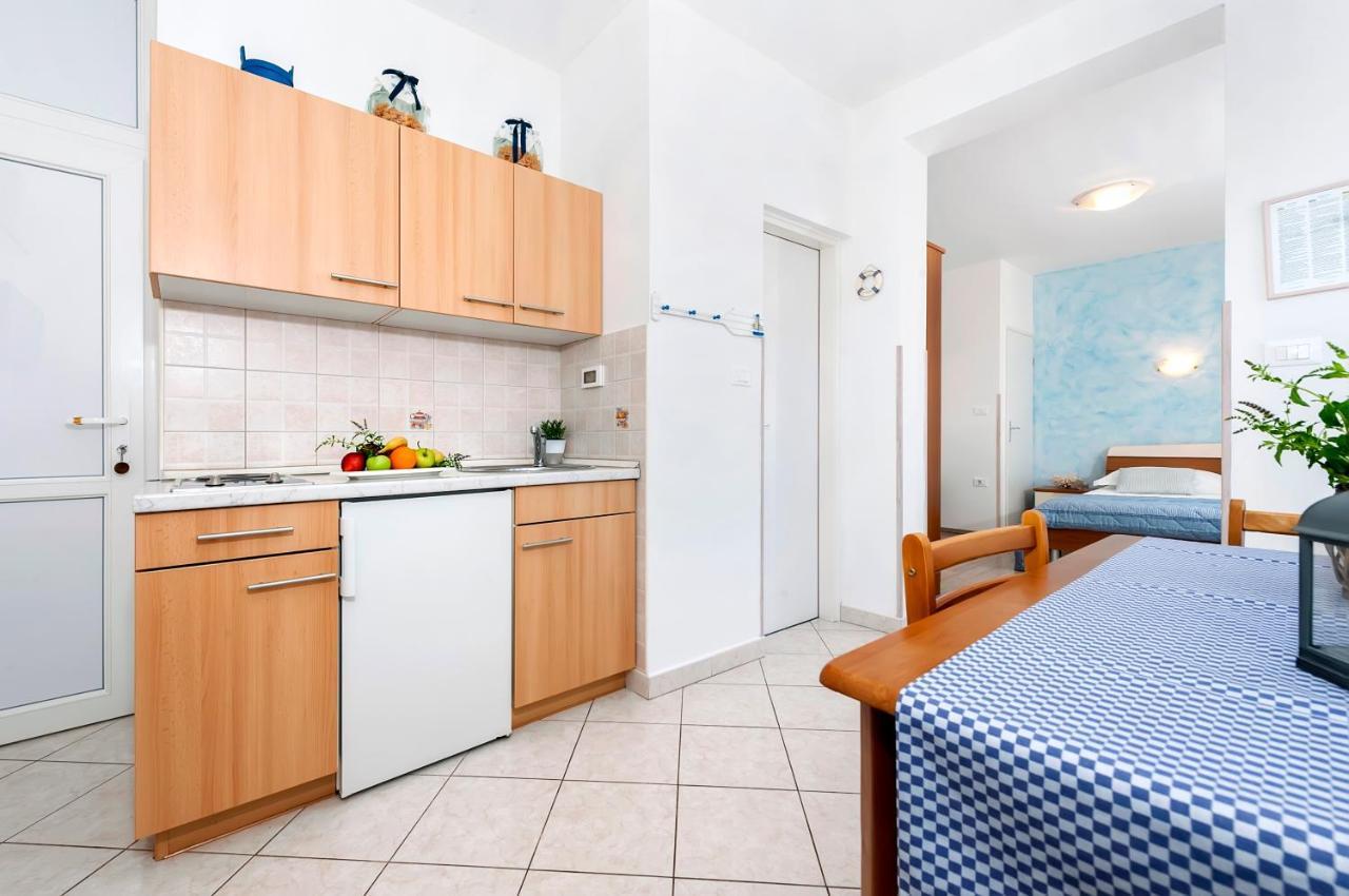 Banko Apartments Ровин Екстериор снимка