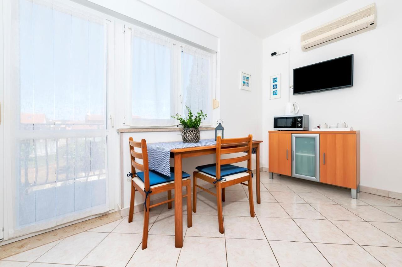 Banko Apartments Ровин Екстериор снимка