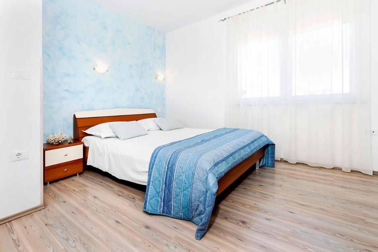 Banko Apartments Ровин Екстериор снимка
