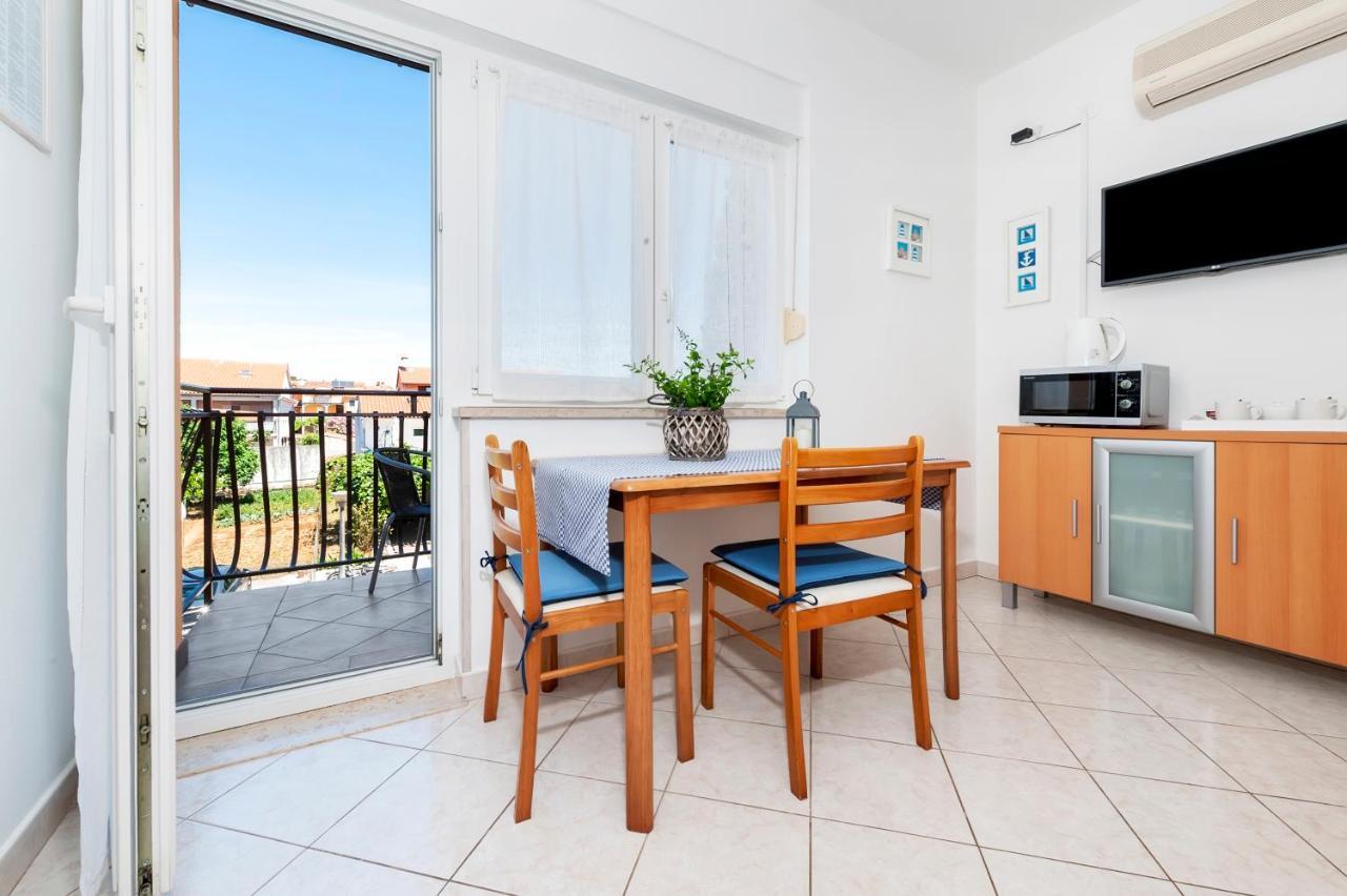 Banko Apartments Ровин Екстериор снимка