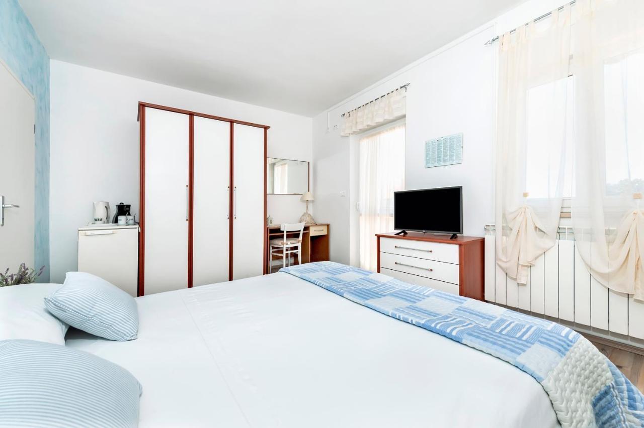 Banko Apartments Ровин Екстериор снимка