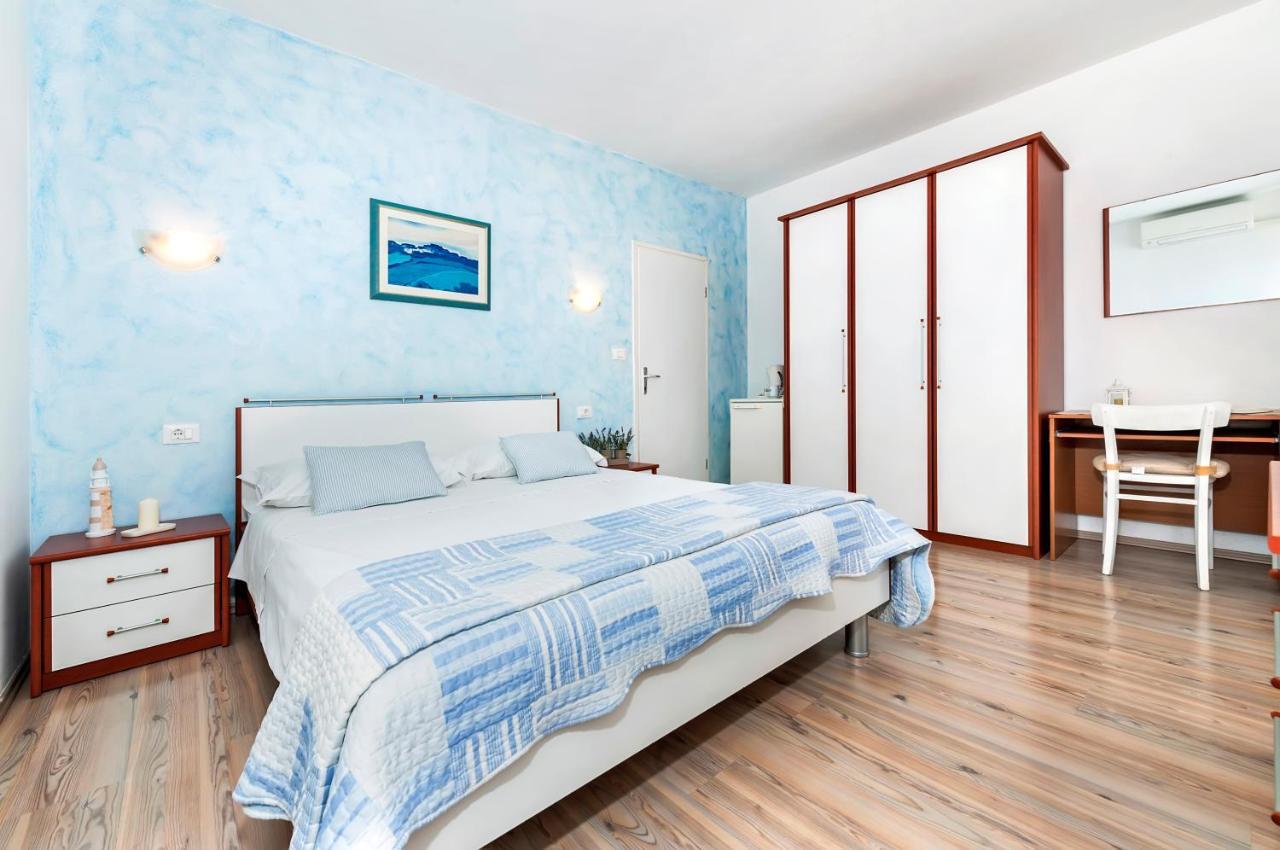 Banko Apartments Ровин Екстериор снимка