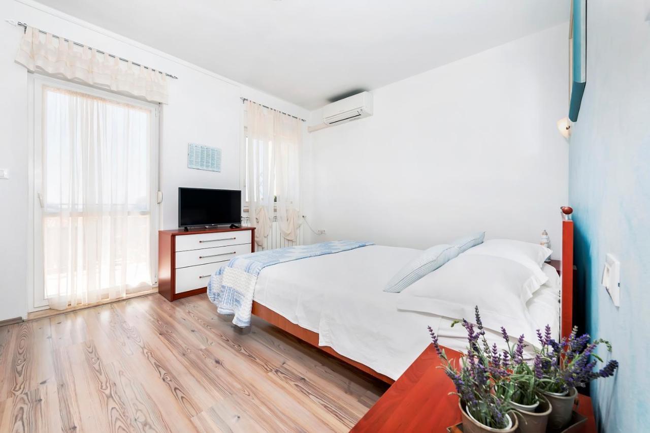 Banko Apartments Ровин Екстериор снимка